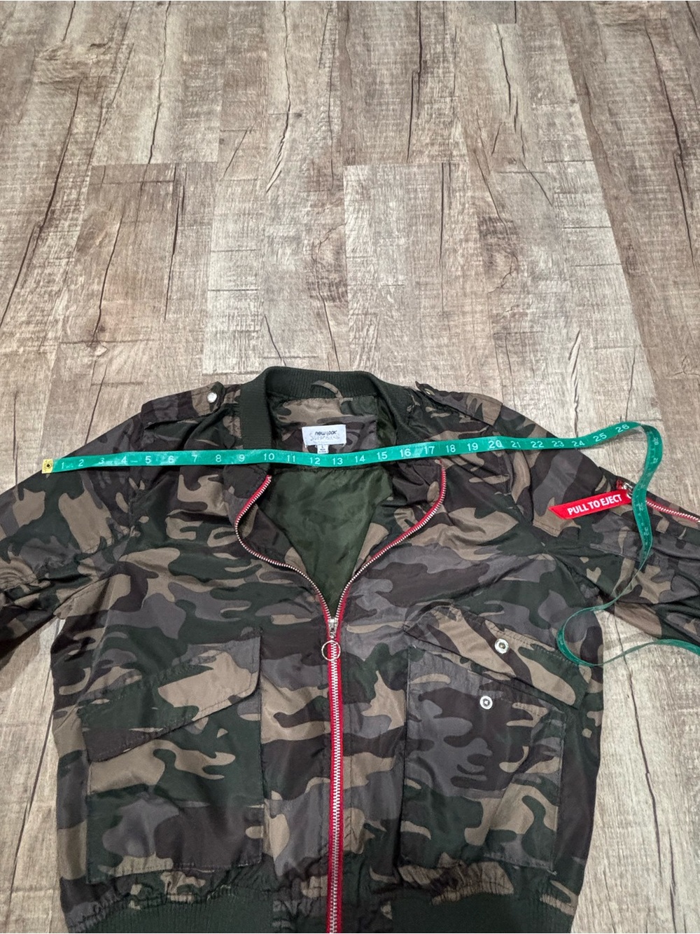 Women’s Green Camo Bomber Jacket with Red Zipper Size Medium - Picture 6 of 12
